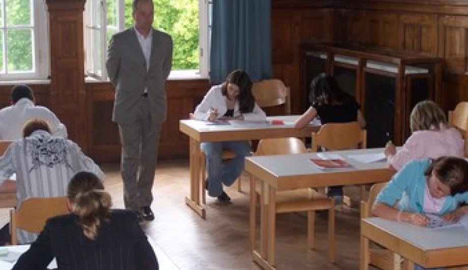 Simulierter Einstellungstest: Die Schüler_innen gewinnen Sicherheit, wenn sie erleben, was auf sie zukommt.